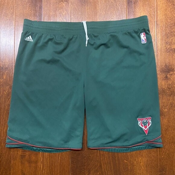 Adidas Milwaukee Bucks Y2K Basketball Workout Shorts Green Red Men's Size XLT - Picture 2 of 8